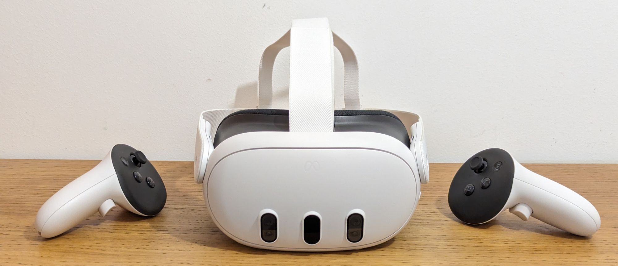 VR Headset Comparison – Quest 3, Quest 2, Quest Pro, Pico 4, and Apple