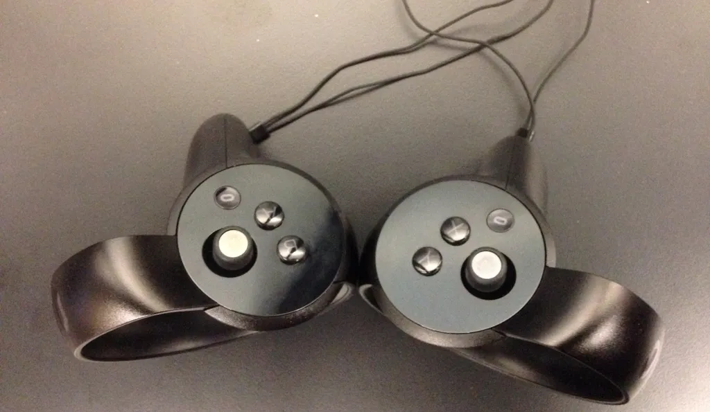 Magnetized Controllers From Oculus Are A Really Nice Touch (Correction)