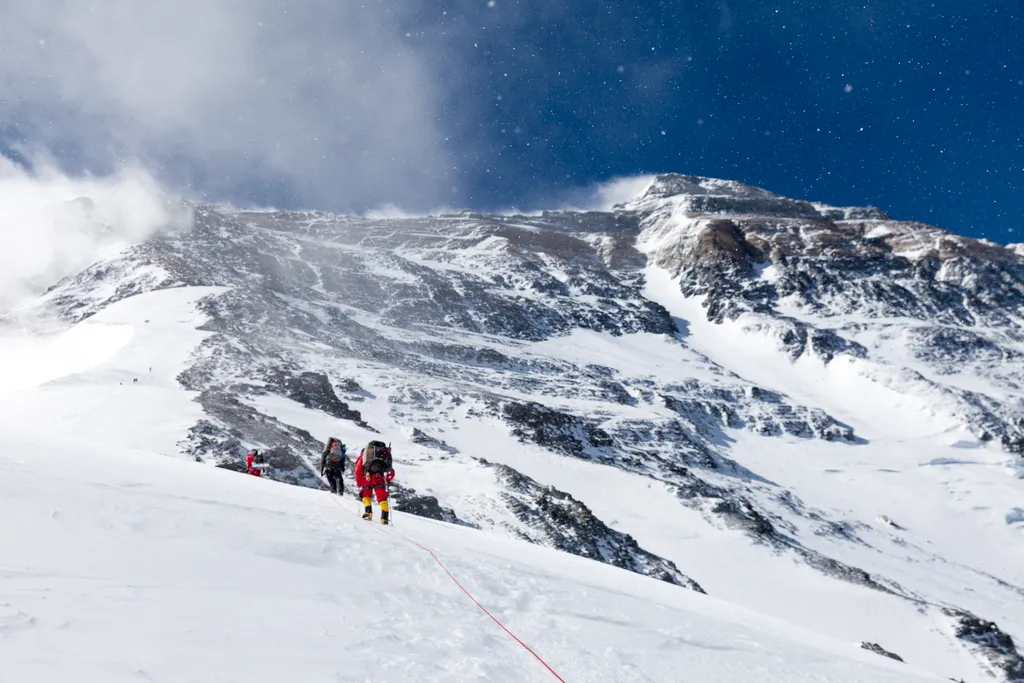 Get A Glimpse Into Conditions Filmmakers Braved To Create 'ClimbEverestVR'