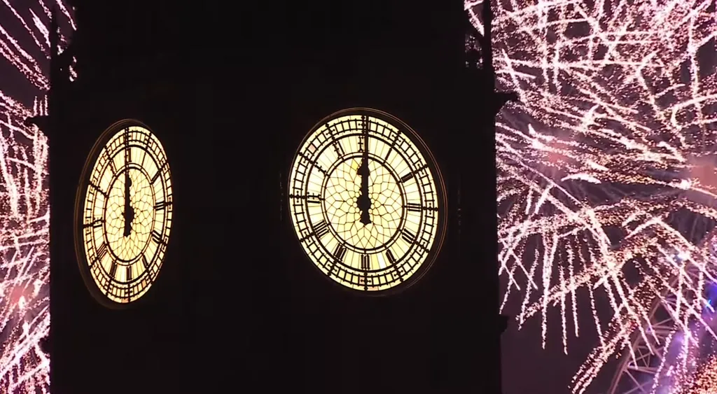 Watch London's Epic New Year's Eve Fireworks Show In 360