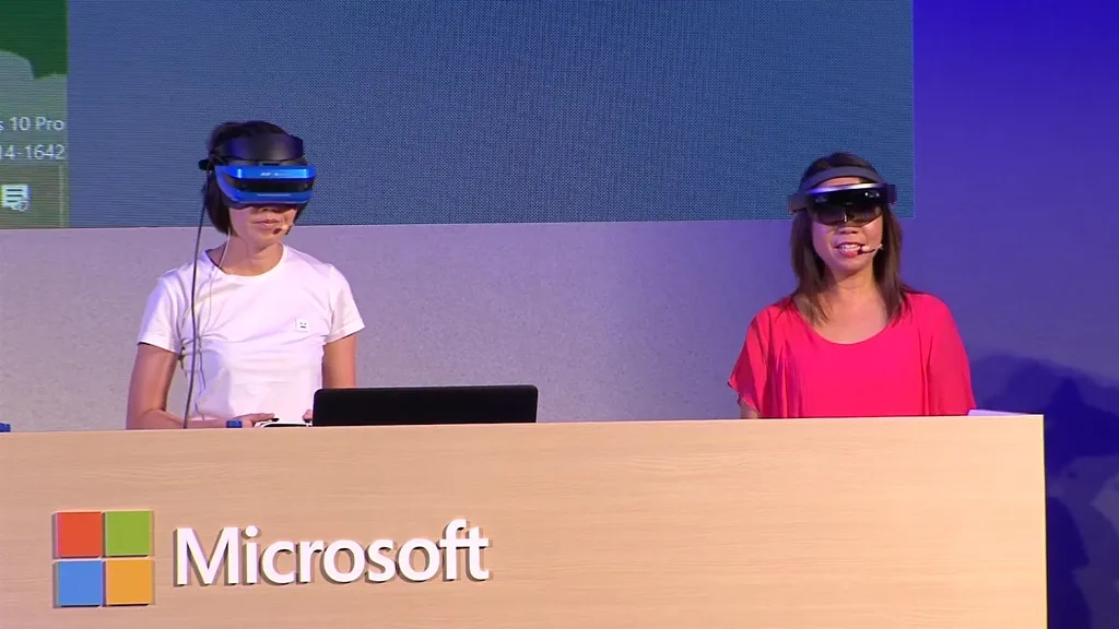 Watch Acer's Mixed Reality Headset Working With HoloLens at WinHEC