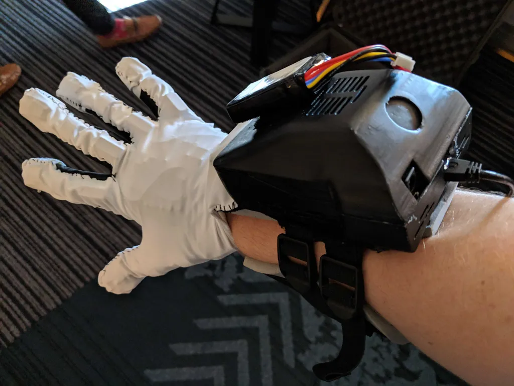 CES 2019: Contact CI Simulates Actual Touch With Motorized Tendons
