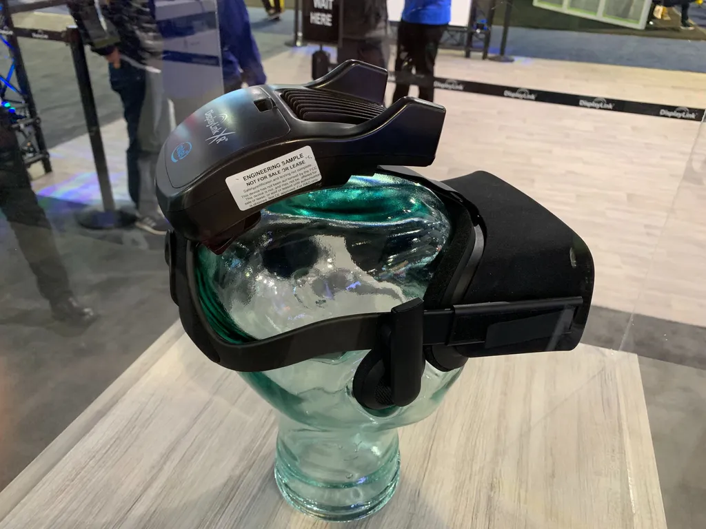 CES 2019: DisplayLink Showing Wireless Adapter Reference Design For Oculus Rift