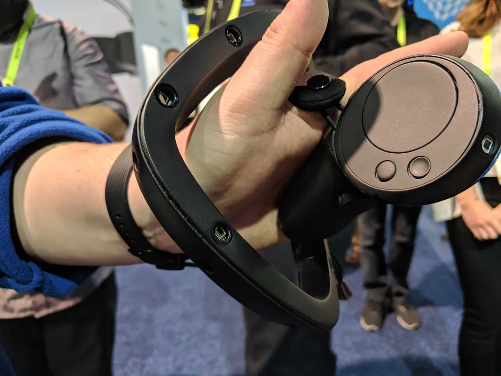 CES 2019: I Got To Hold (But Not Use) The Pimax Knuckles-Like VR Controllers