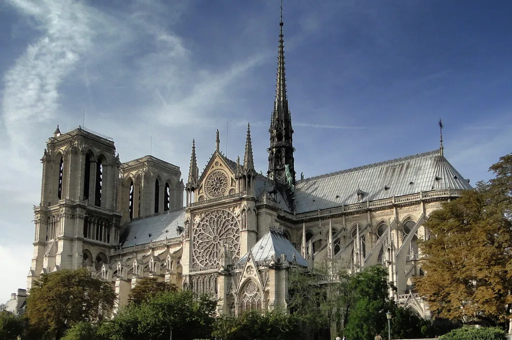 3 Ways To Visit Notre-Dame Cathedral In VR