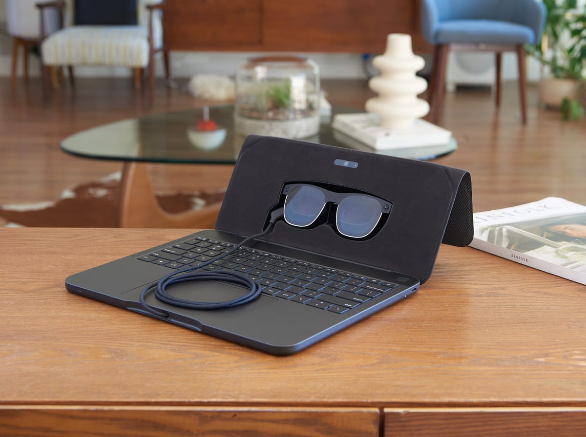 Revolutionary Spacetop G1 Laptop: A Floating Virtual Display with AR Glasses by Sightful